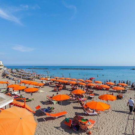 Titty Beach House Santa Marinella Bagian luar foto